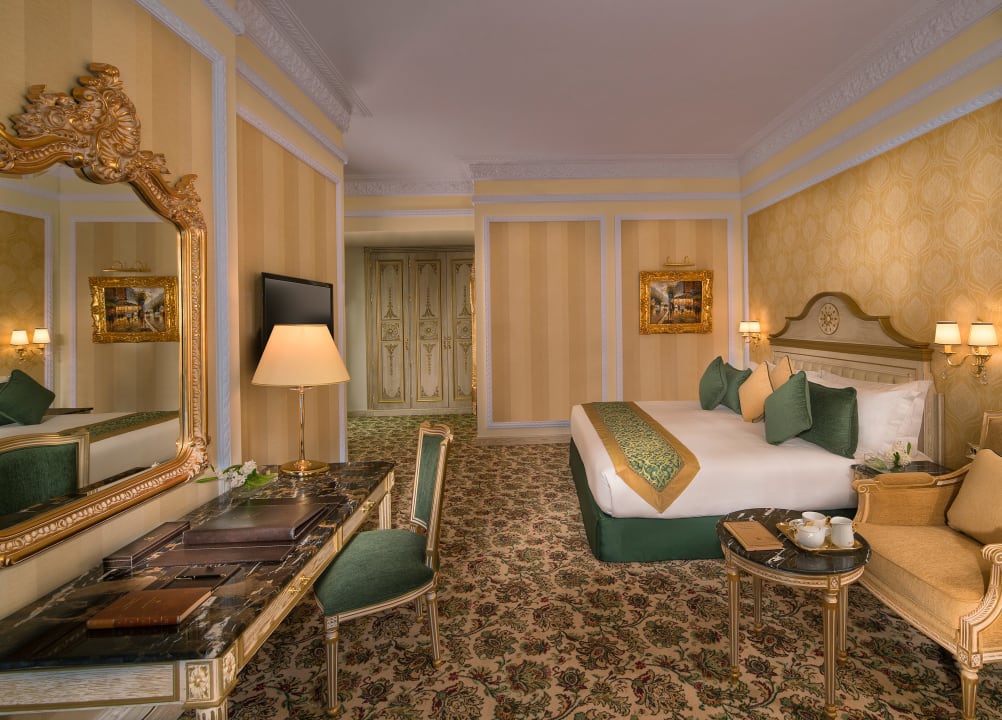 Zimmer Royal Rose Hotel, a Curio Collection by Hilton Affiliated Hotel