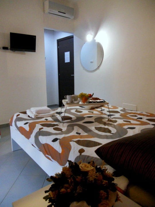 Camera Red Residence Cerci