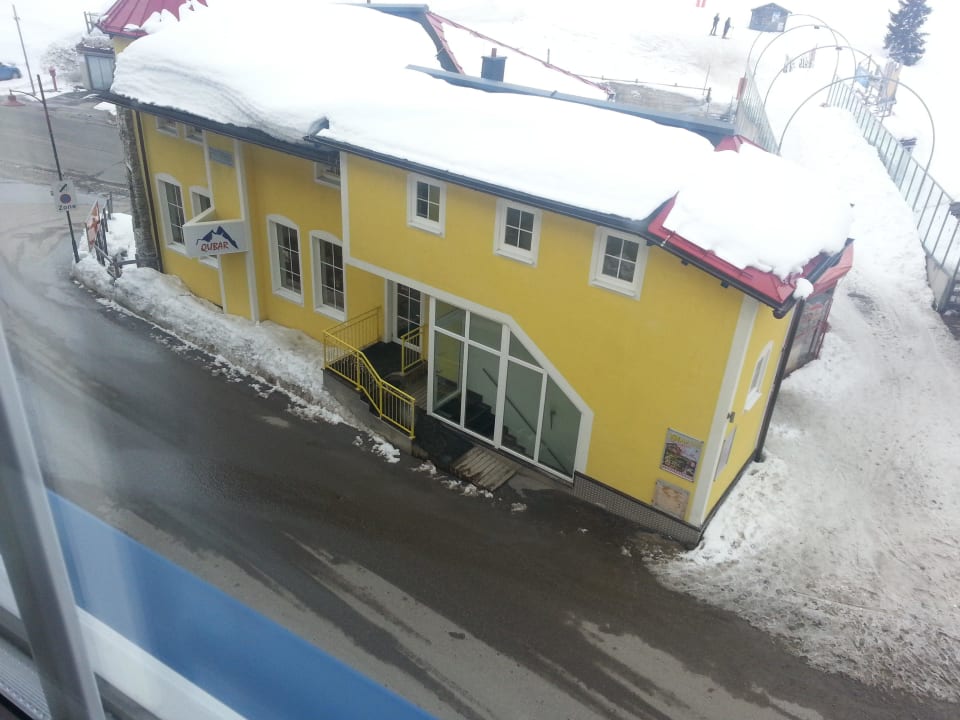 Qubar Hotel Snowwhite