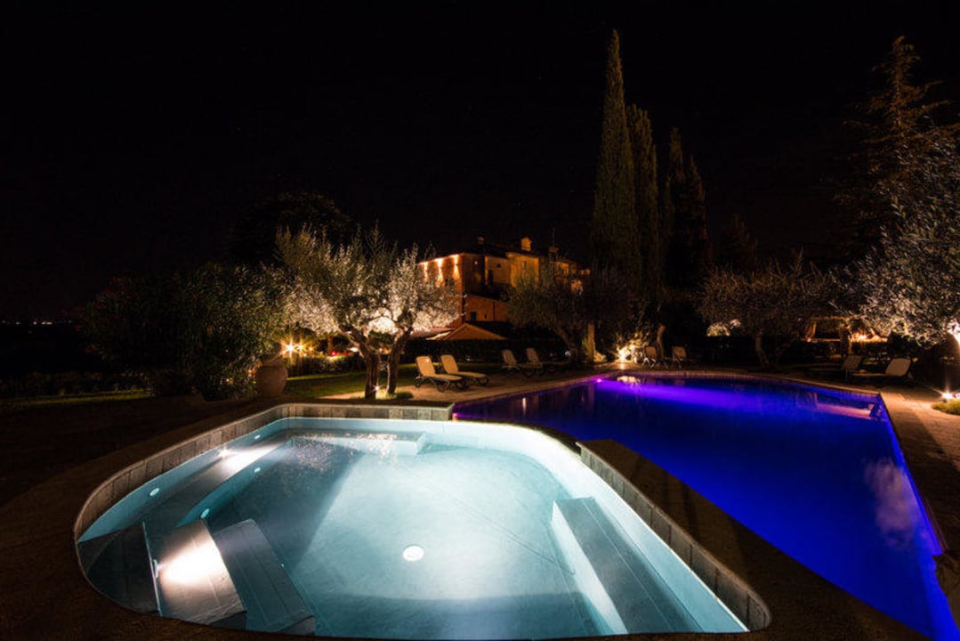La piscina di notte Hotel Antica Residenza I Capricci Di Merion