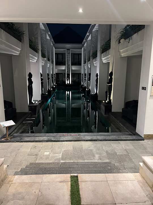 Pool Tonys Villas & Resort