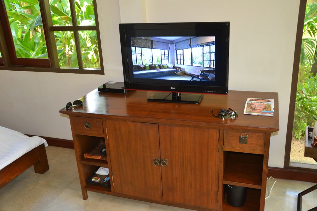 Fernsehecke mit DW- TV NH Collection Samui Peace Resort