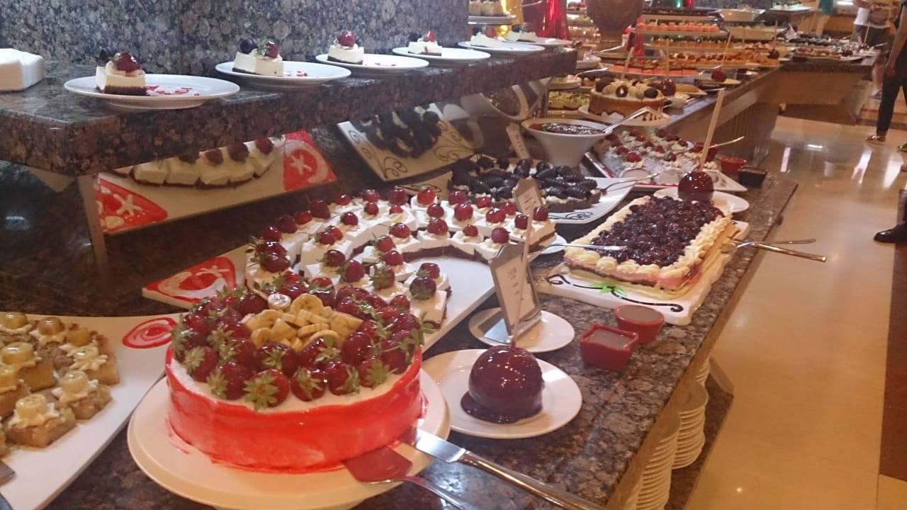 Leckereien! Fame Residence Lara & Spa