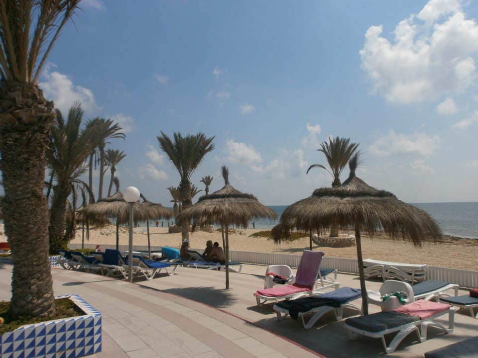 Pool mit Blick aufs Meer (Salzwasser) Hotel El Mouradi Djerba Menzel