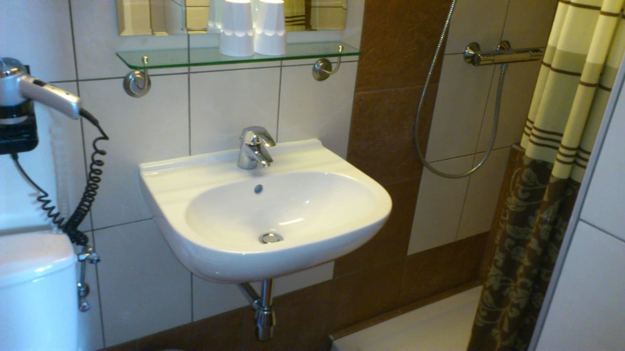 WC links, Dusche rechts Hotel Relais Du Ried