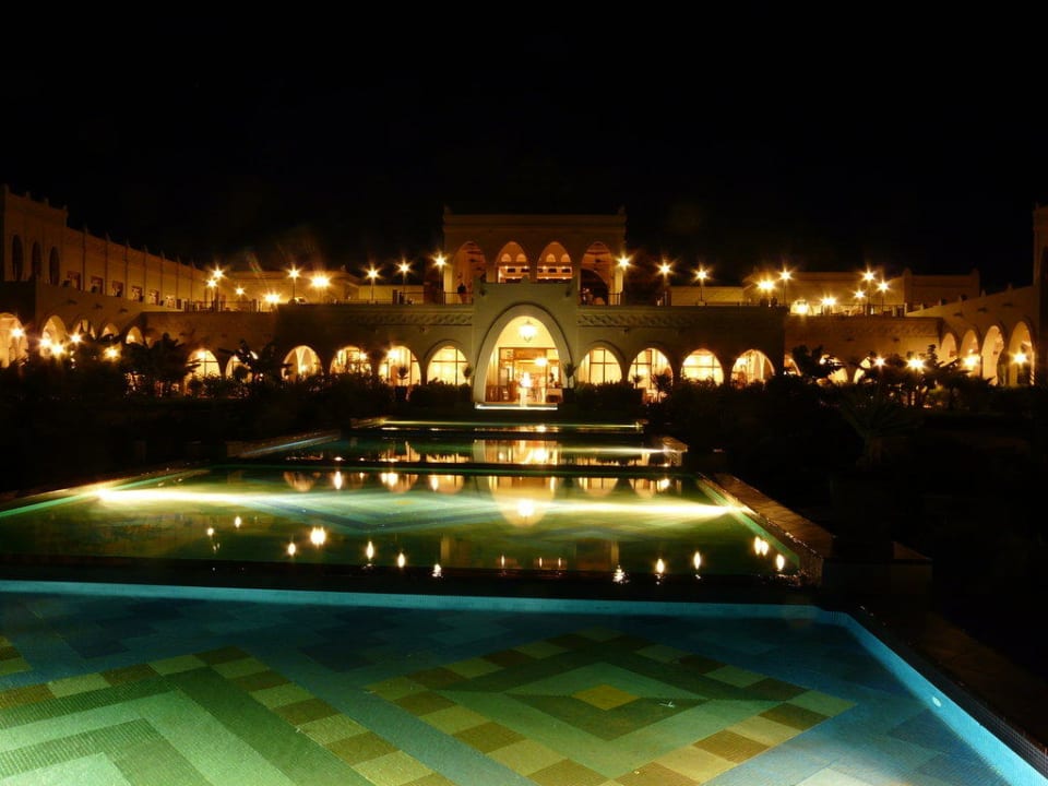 Pool bei Nacht Hotel Riu Karamboa