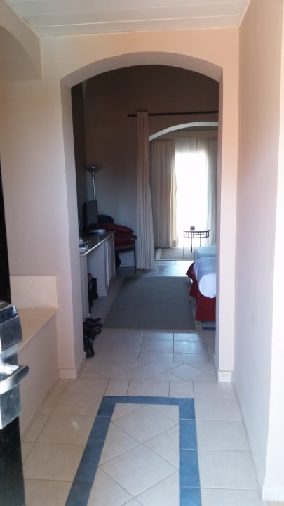 Eingang zum Family Superior Eco Zimmer Jaz Makadi Oasis Resort