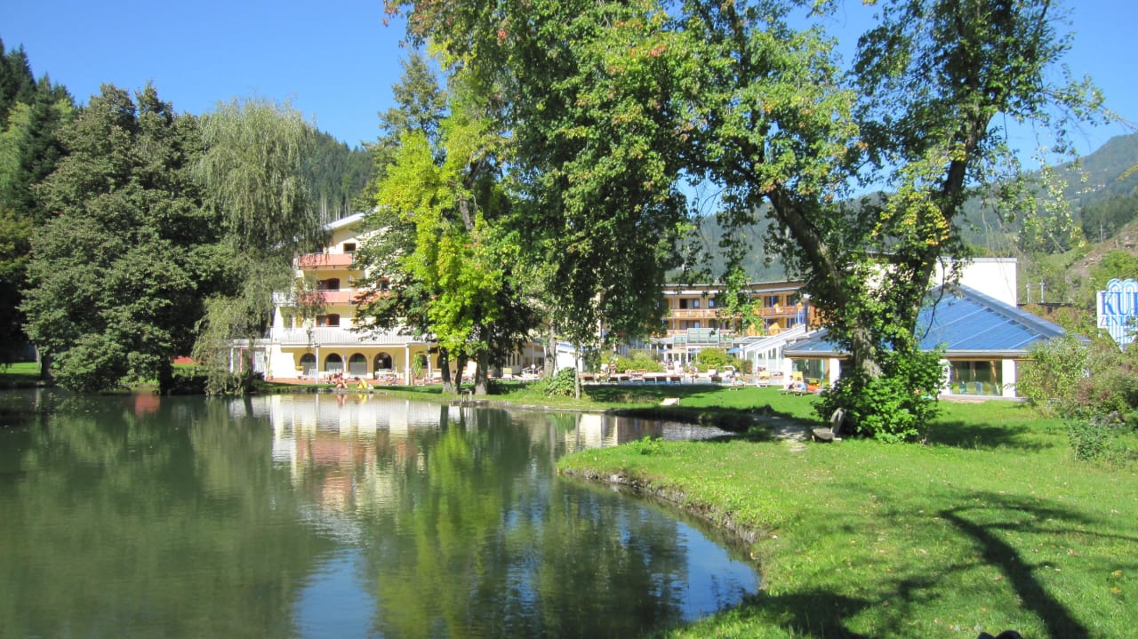 Gartenanlage mit Teich Vivea Hotel Bad Eisenkappel
