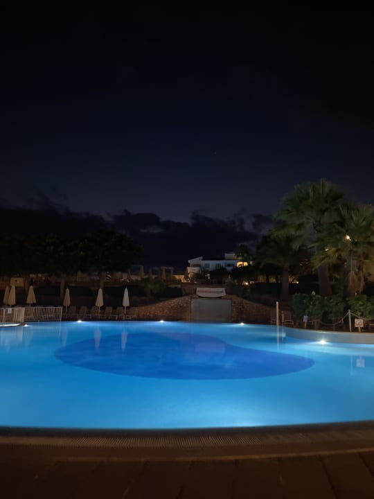 Pool blau punta reina