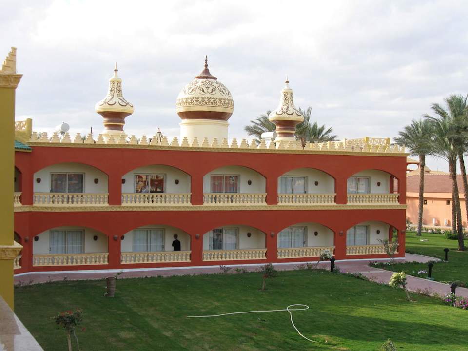 Aussenansicht  auf 800er Block Pickalbatros Alf Leila Wa Leila Resort - Neverland Hurghada