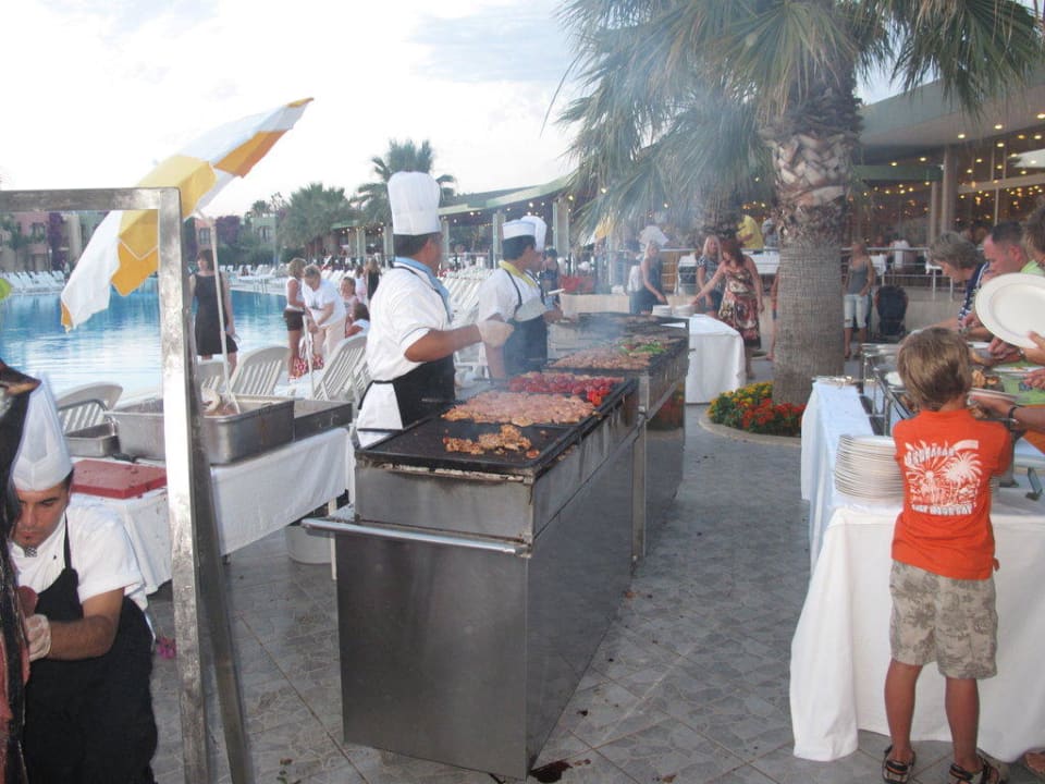 Buffet VONRESORT Golden Beach