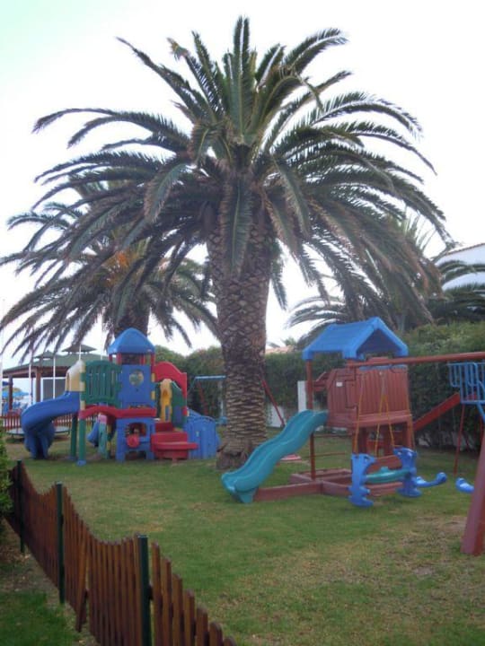 Der kleine Spielplatz Acharavi Beach Hotel