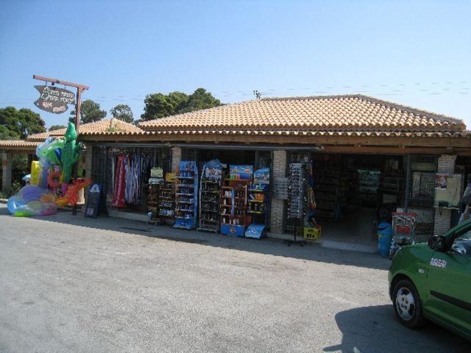 Supermarkt The Bay Hotel & Suites
