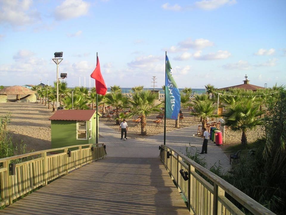 Brücke über den Fluss zum Strand ROBINSON NOBILIS