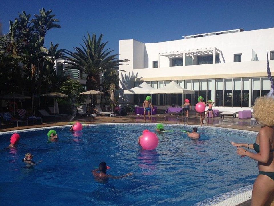 Animation am/im Pool R2 Bahía Playa Design Hotel & Spa - Adults Only
