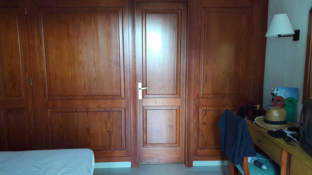 Die Tür zum Bad Flipflop Cala Romantica