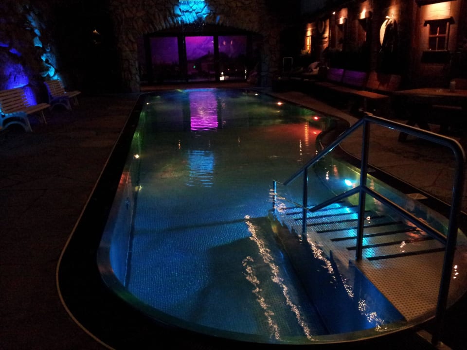 Beheizter Außenpool im FKK-Bereich Hotel Kohlerhof