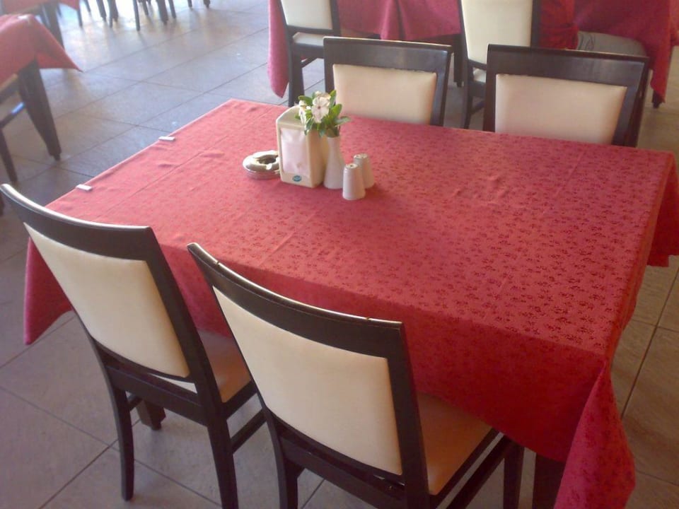 Tische immer sauber und schön gedeckt Hotel Orfeus Park