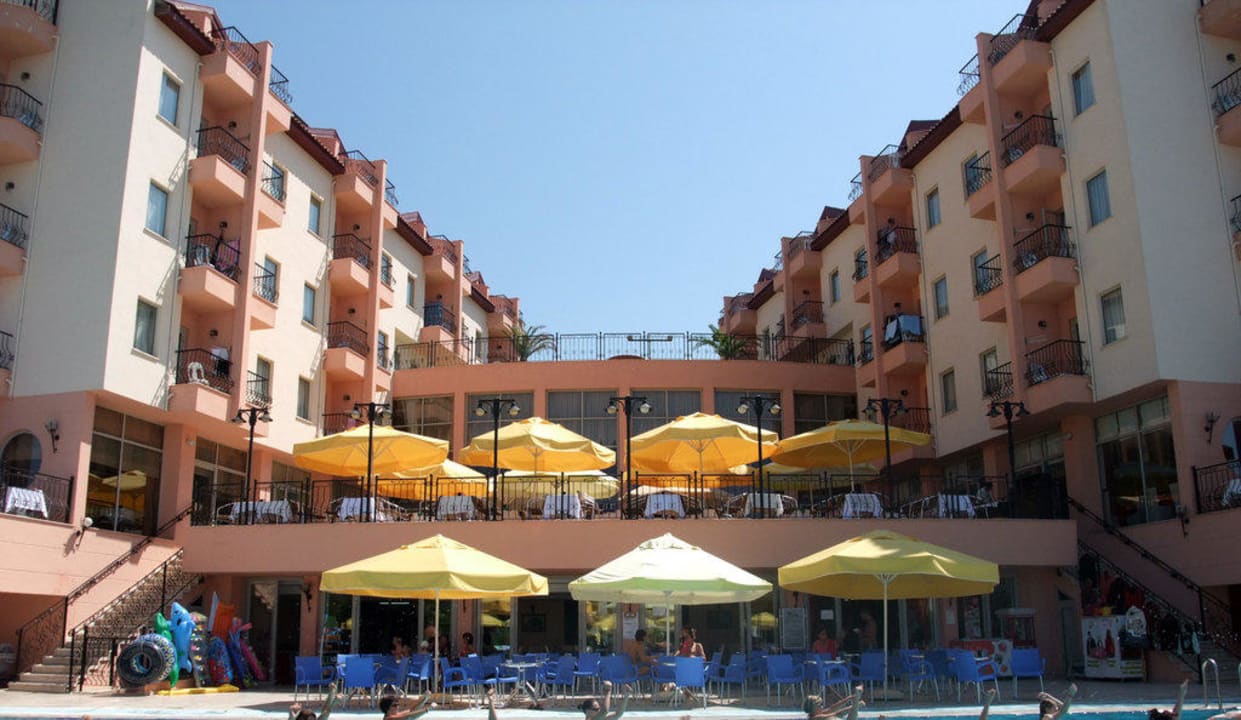 Blick auf Hotel Royal Atlantis Beach Hotel