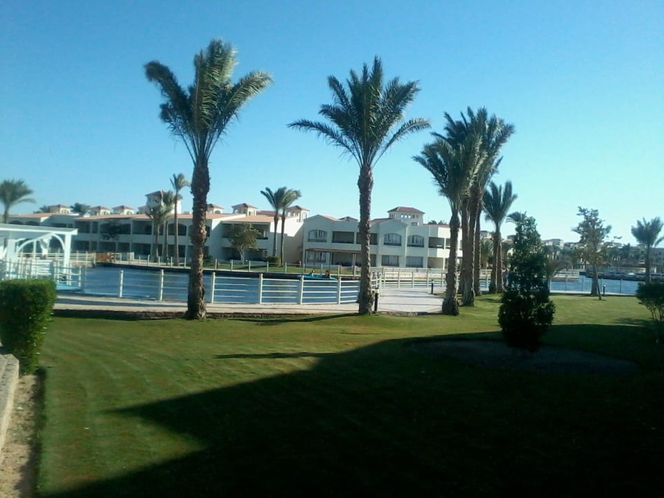 Schöne Anlage mit Palmen Pickalbatros Dana Beach Resort - Hurghada