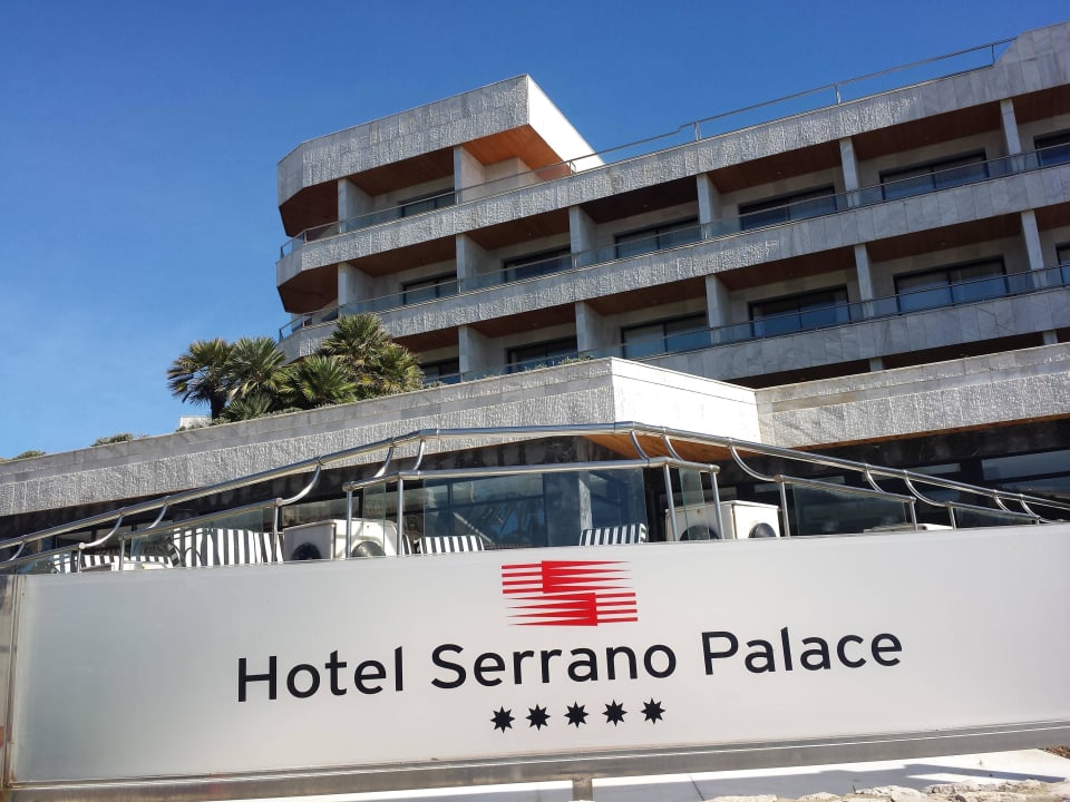 Hotel-Schild Hotel Serrano Palace