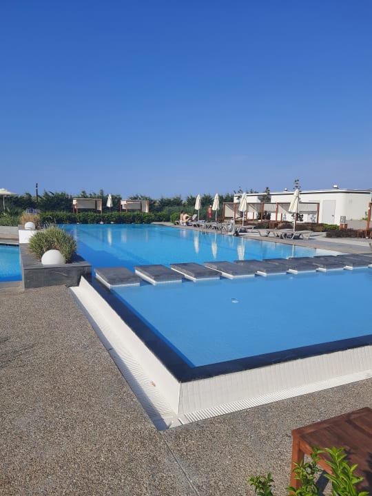 Pool Wave Resort