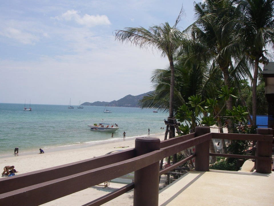 Blick vom Poolbereich auf den Strand Banana Fan Sea Resort