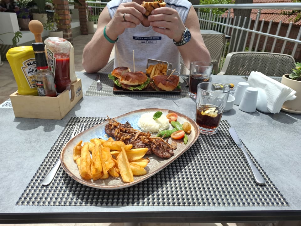 Gastro Can Garden Beach