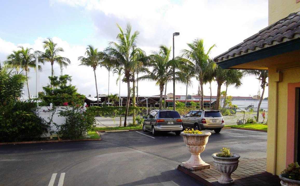 Parkplatz Americas Best Value Inn Fort Myers