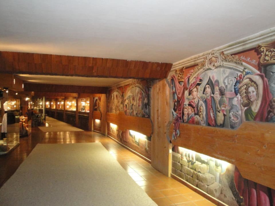 Unterirdischer Verbind.-gang Haupthaus/Montanara Wellnesshotel ...liebes Rot-Flüh