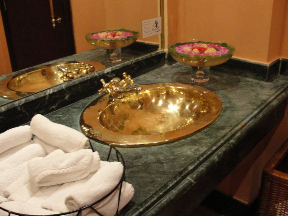 Blick in die Damentoilette der Poolanlage Steigenberger Coraya Beach - Adults only