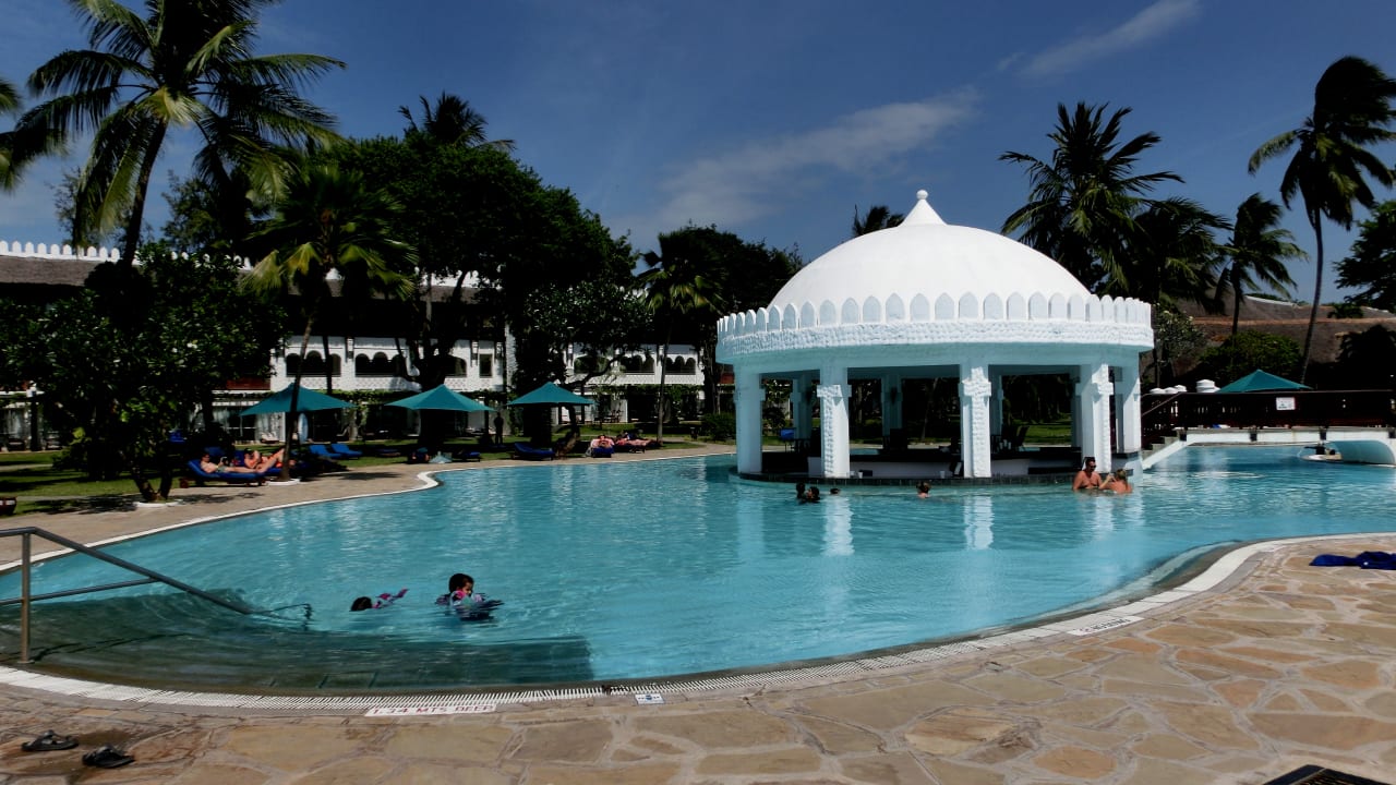 Pool Hotel Southern Palms Beach Resort