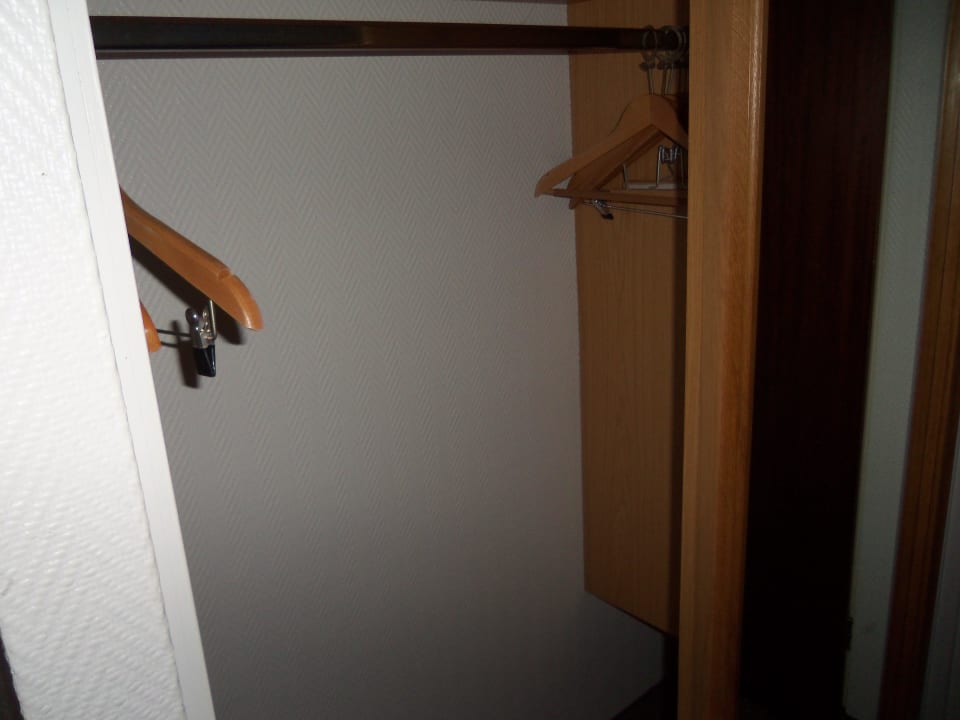 Schrank Leonardo Hotel Düsseldorf Airport - Ratingen