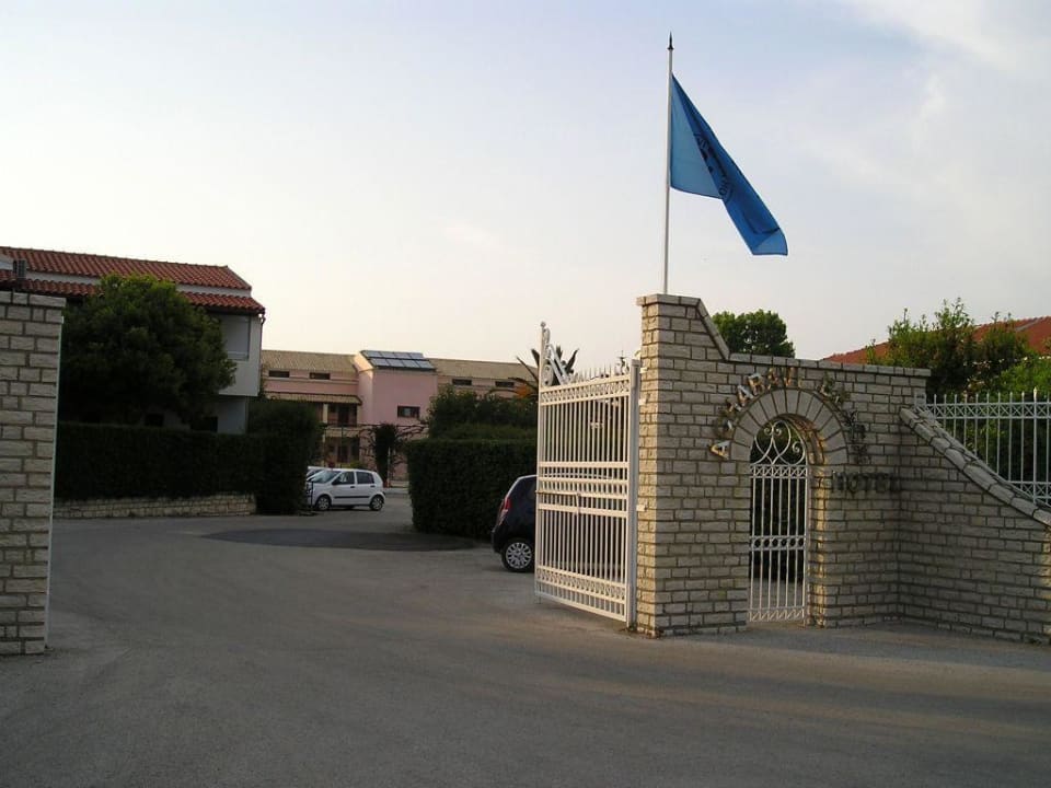 Hotel Acharavi Beach - Haupteingang Acharavi Beach Hotel