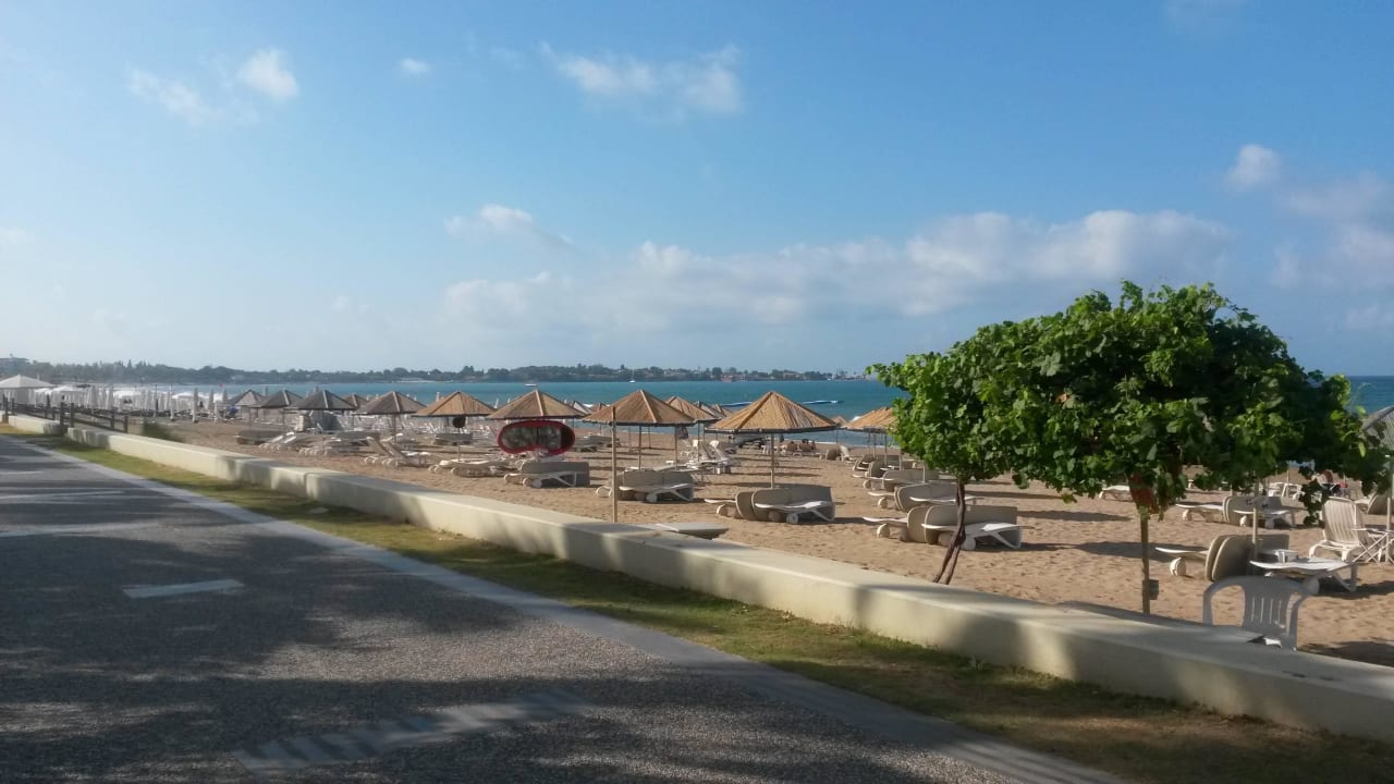 "Strandpromenade mit Stran..." Hotel Defne Ana (Side) • HolidayCheck