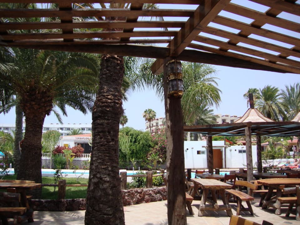 Poolbar HL Miraflor Suites Hotel