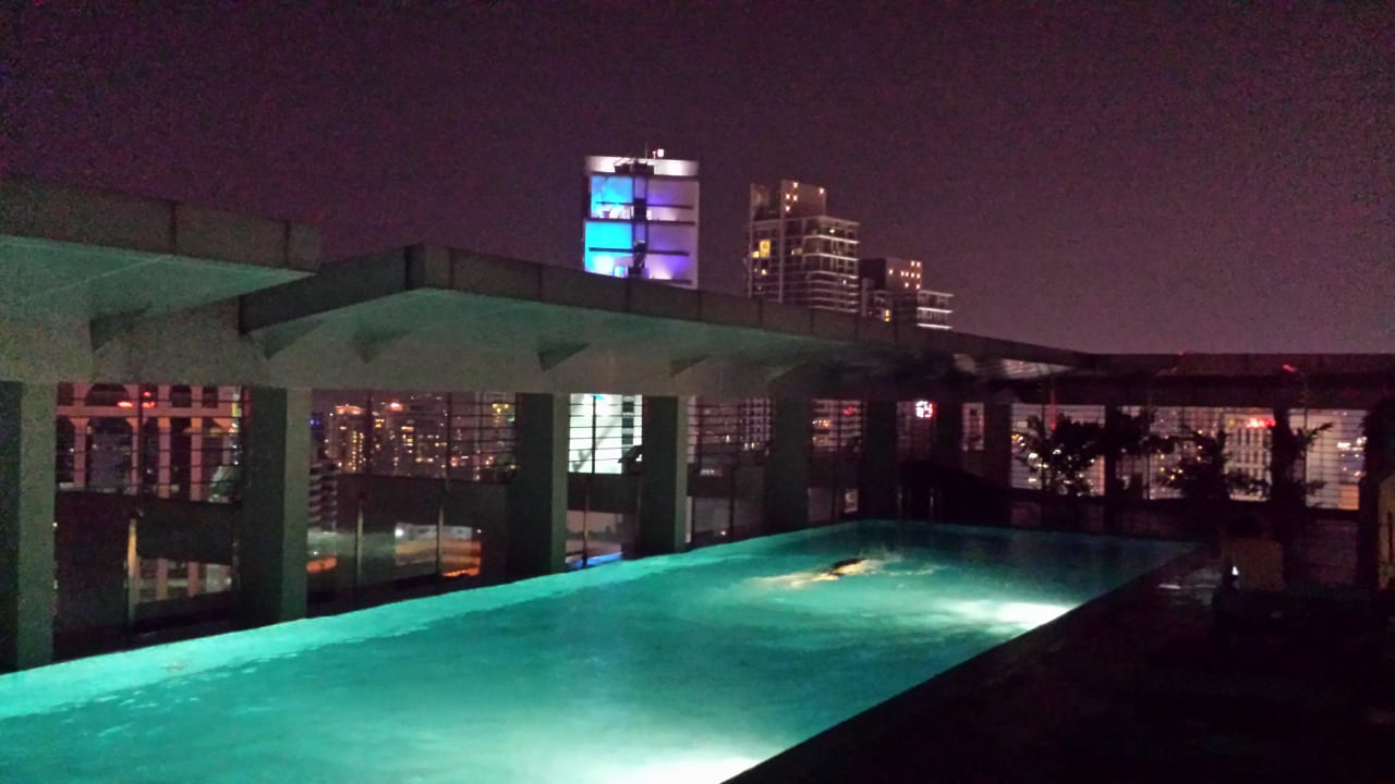 Bei Nacht PARKROYAL Serviced Suites Kuala Lumpur