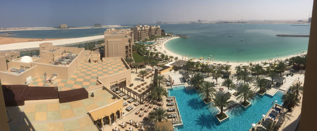 Panorama vom Balkon DoubleTree by Hilton Resort & Spa Marjan Island