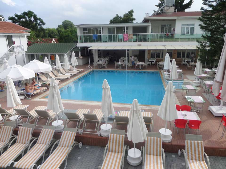 Pohled z chodby na jídelnu za bazénem Clover Magic Altınkum Park (Annex Clover Magic Nova Beach)