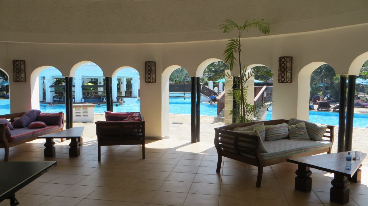 Die Boriti Bar am Pool innen Hotel Southern Palms Beach Resort