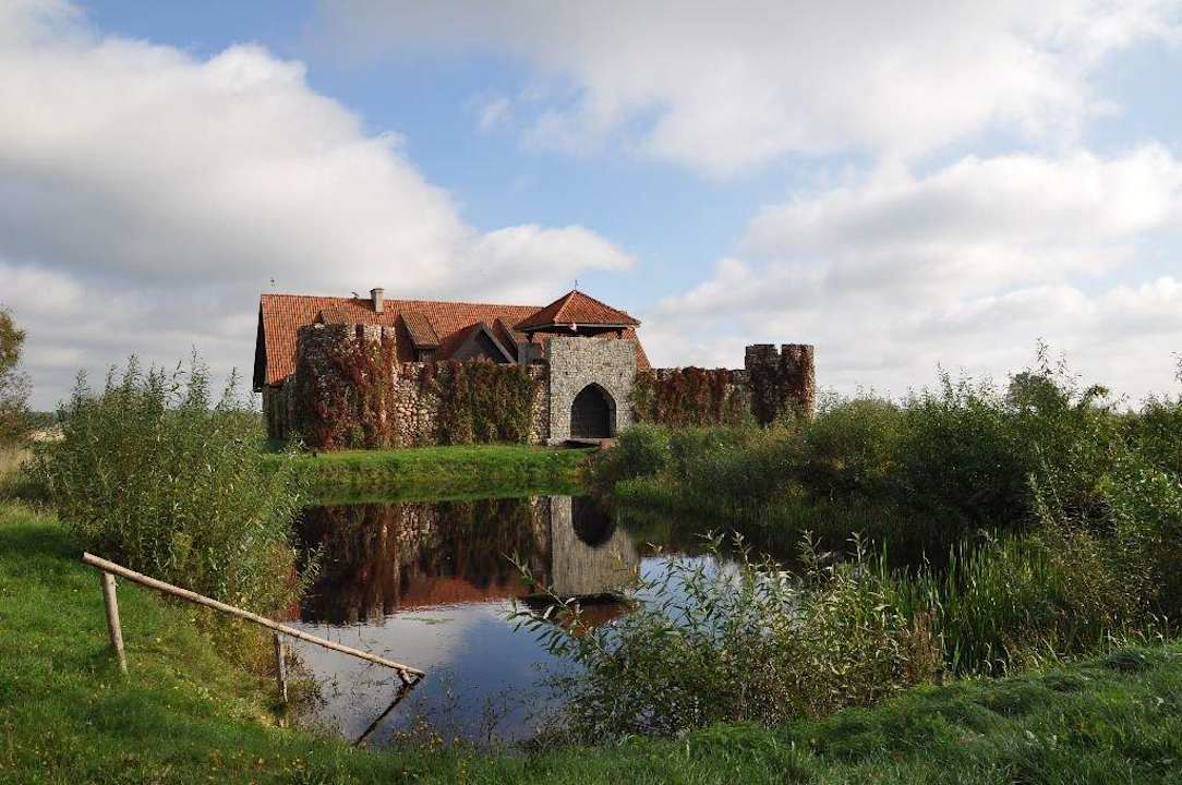 Jantarowy Kasztel Dworek nad Łąkami Kiermusy