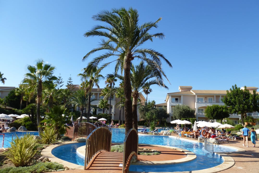 Pool mit Insel Playa Garden Selection Hotel & Spa