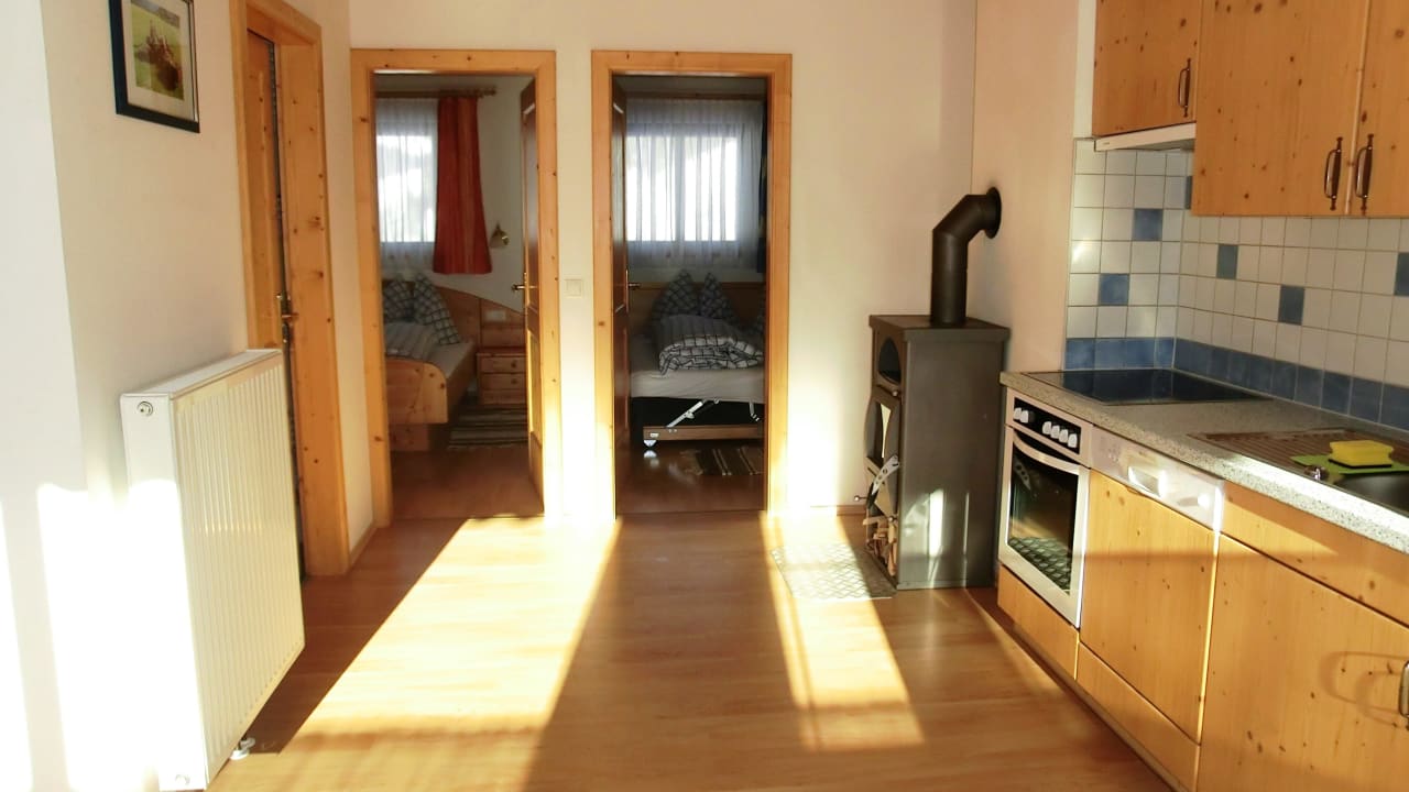 Wohnraum mit Kachelofen Ferienwohnung Gründegg Bauernhof Paußhof