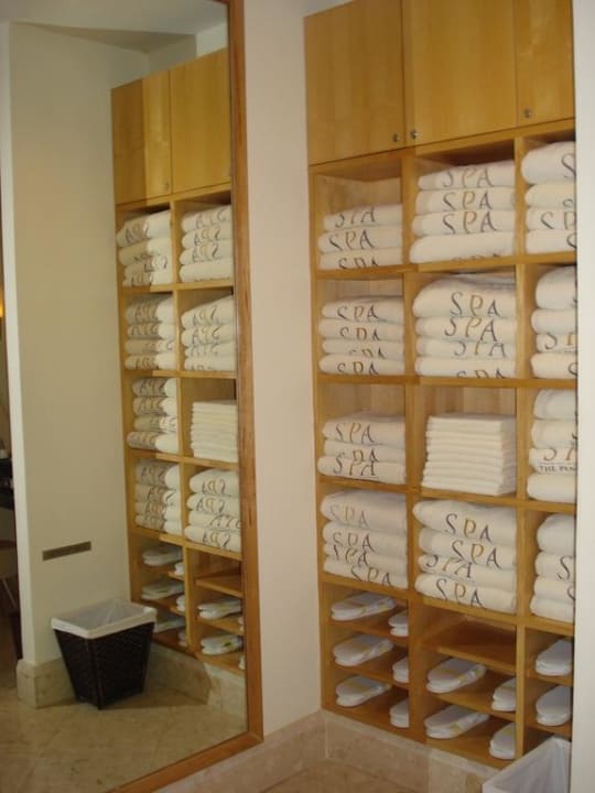 Jede Menge Handtücher im Spa Hotel The Peninsula Bangkok
