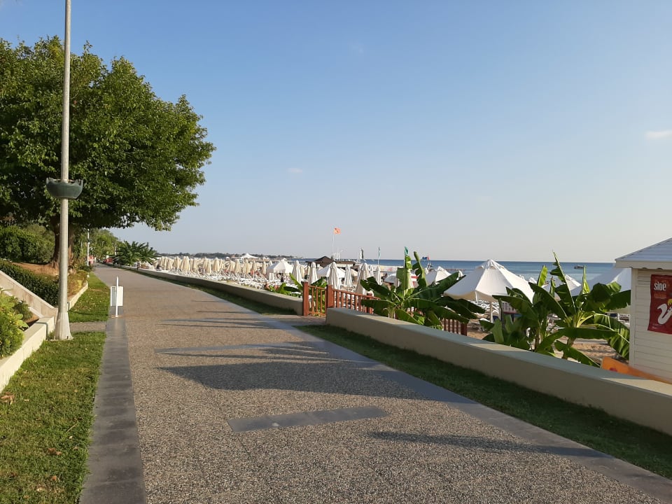 Strand Hotel Grand Side