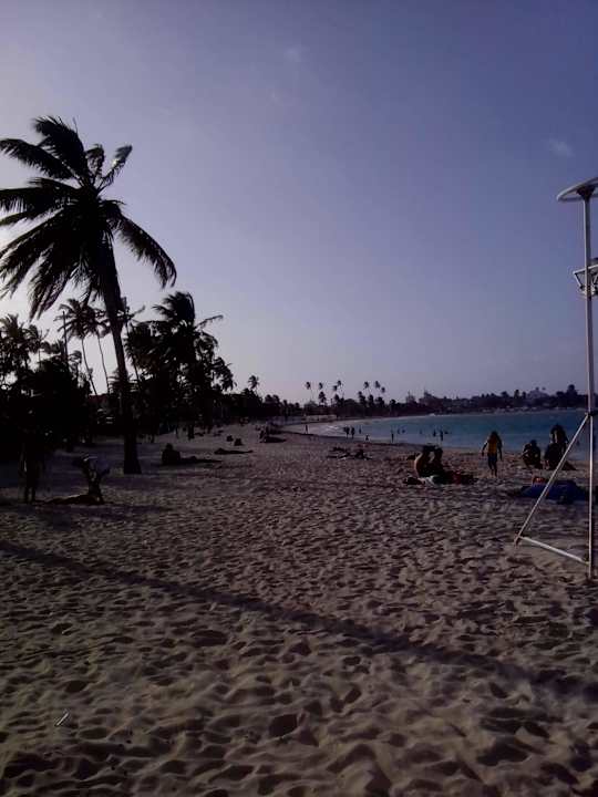 Hotelstrand nach links Hotel Portobelo Convention Center