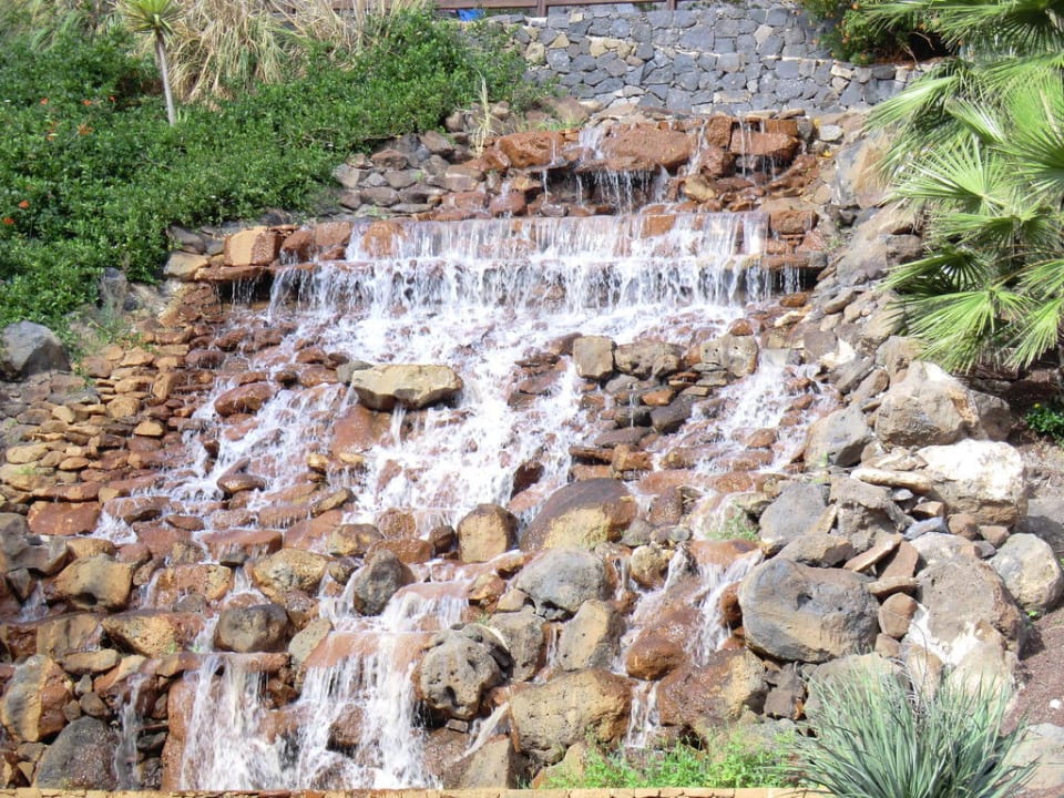 Wasserfall am Haupteingang Occidental Jandía Mar