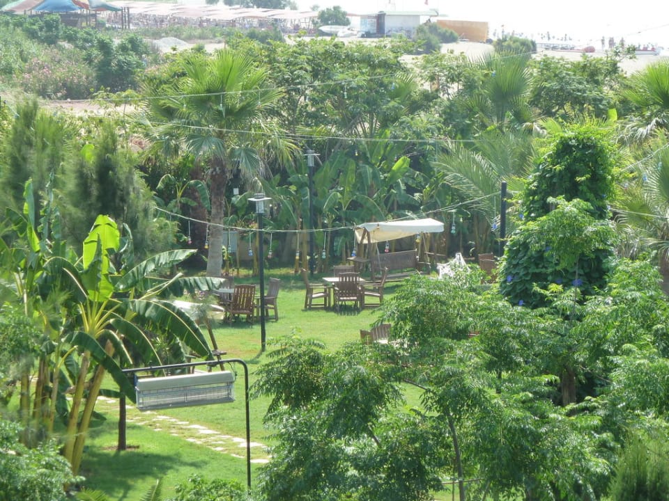 Blick vom Rutschenpool auf den Garten Belek Beach Resort Hotel