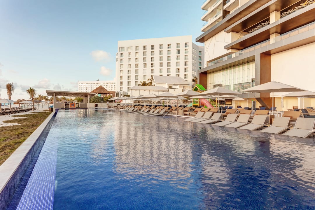"Pool" Royalton CHIC Suites Cancun (Cancun) • HolidayCheck (Quintana