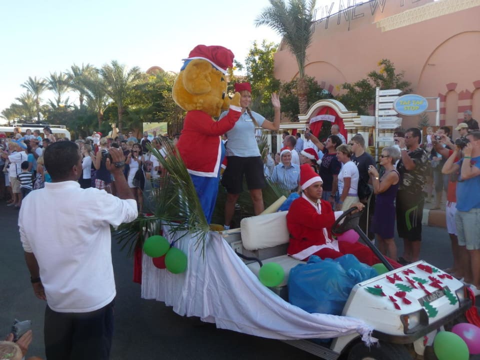 Weihnachtsparade Jaz Makadi Oasis Resort